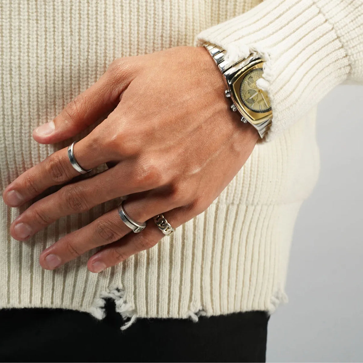 Distressed Details​.