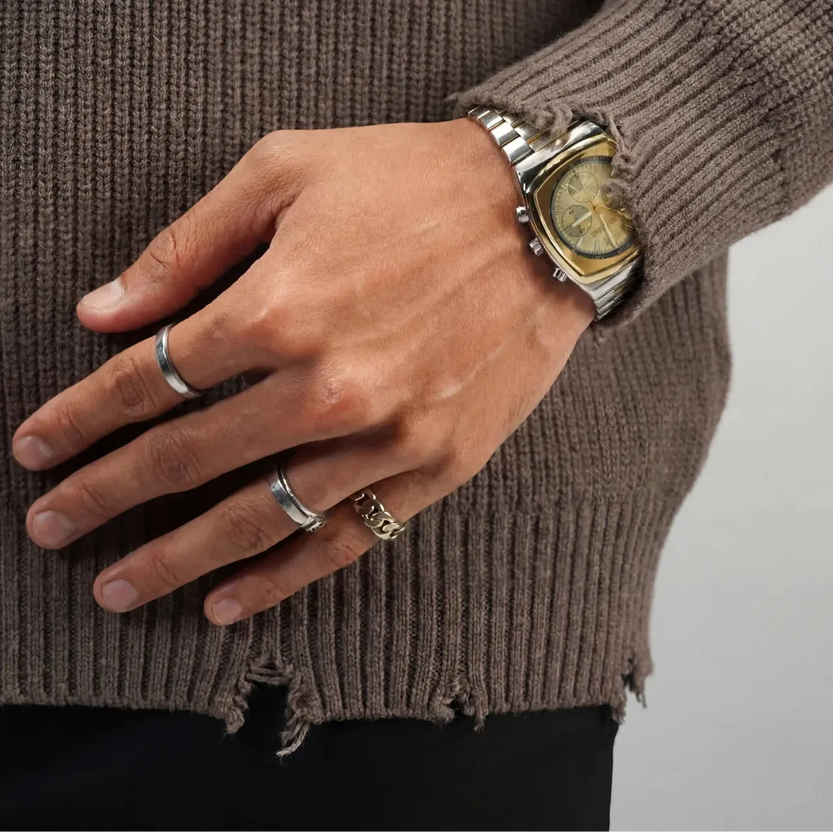 Distressed Details​.