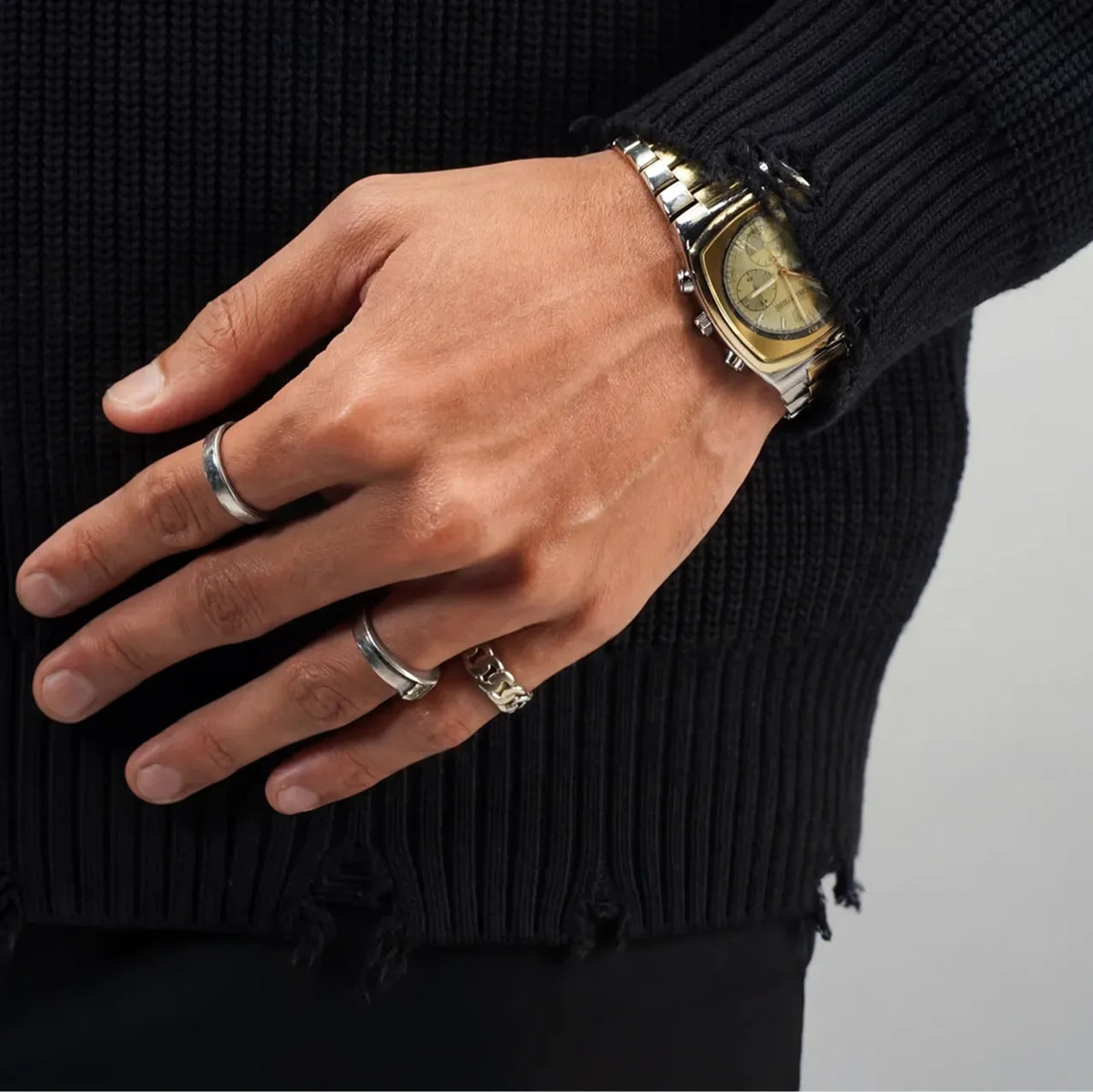 Distressed Details​.